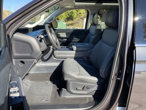 New 2025 Ford Expedition Max Active image 4