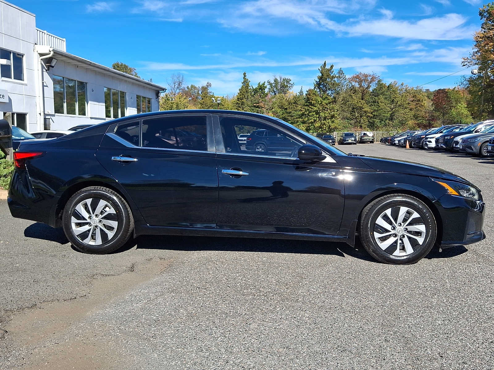 Used 2023 Nissan Altima 2.5 S FWD image 7