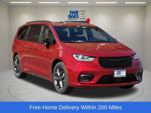 New 2026 Chrysler Pacifica Select FWD image 1