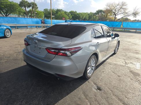 Used 2021 Toyota Camry LE image 6