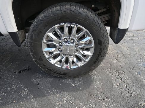 Used 2024 GMC Sierra 3500 Denali w/ Denali Reserve Package image 17