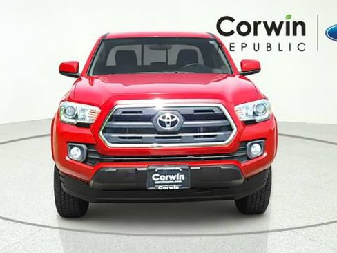 Used 2016 Toyota Tacoma SR5 RWD image 2