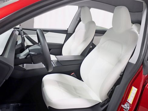 Used 2026 Tesla Model Y AWD image 28