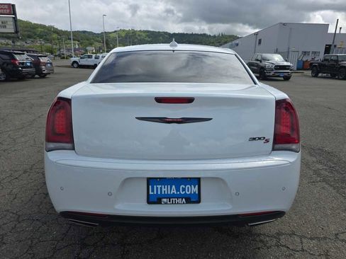 Used 2023 Chrysler 300 S w/ Comfort Group RWD image 4