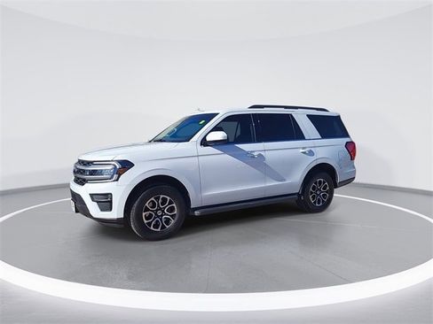 Used 2023 Ford Expedition XLT image 5