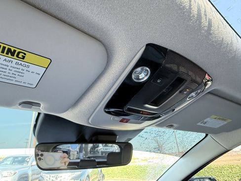 Used 2024 Kia Niro SX Touring image 21