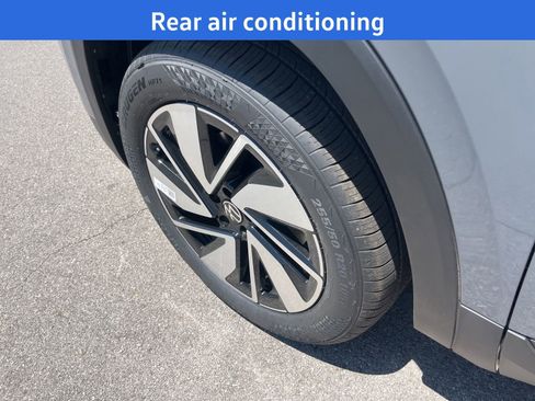 New 2026 Volkswagen Atlas SE FWD image 5