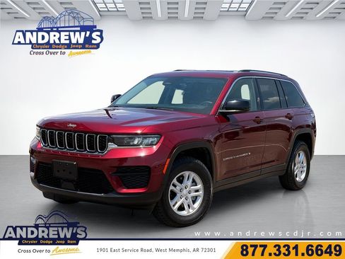 Used 2024 Jeep Grand Cherokee Laredo AWD/4WD image 1