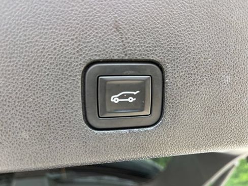 Used 2020 Cadillac XT6 Premium Luxury FWD image 7