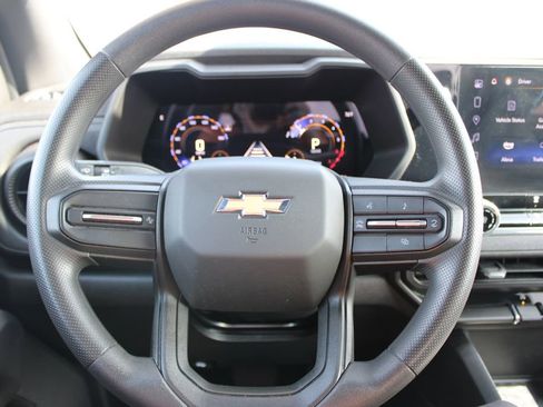 Used 2024 Chevrolet Colorado W/T image 32