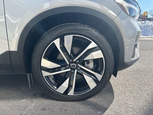 Certified 2025 Volvo XC40 B5 Plus image 8