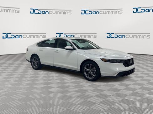 Used 2024 Honda Accord EX image 2