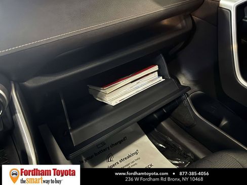 Used 2025 Toyota RAV4 XLE AWD/4WD image 33