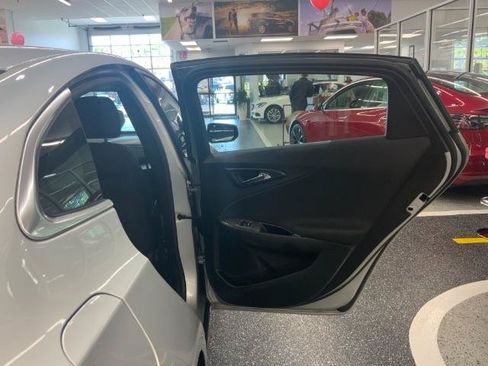 Used 2017 Chevrolet Malibu LT FWD image 31