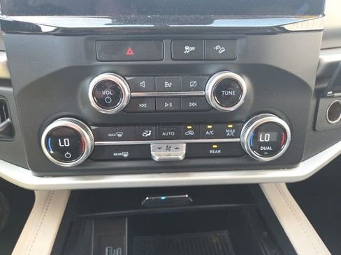 Used 2023 Ford Expedition XLT AWD/4WD image 23