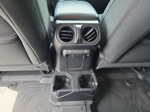 Used 2021 Jeep Gladiator Sport AWD/4WD image 31