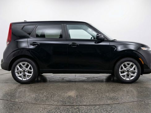 Used 2025 Kia Soul LX w/ LX Technology Package image 11