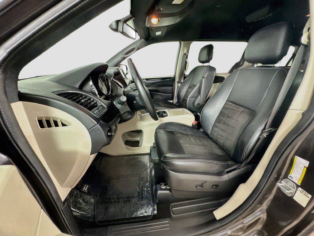 Used 2019 Dodge Grand Caravan SXT FWD image 23