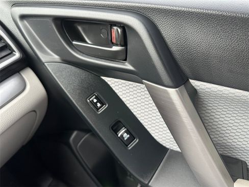 Used 2018 Subaru Forester 2.5i w/ Alloy Wheel Package image 24