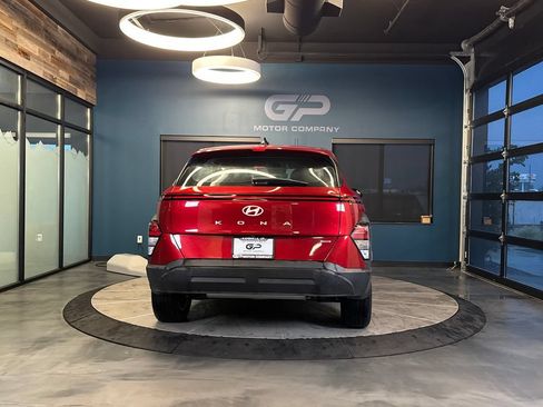 Used 2024 Hyundai Kona SE AWD/4WD image 4