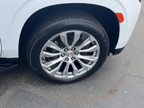 Used 2023 GMC Yukon XL SLT w/ SLT Luxury Package image 35