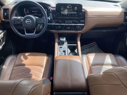 Used 2022 Nissan Pathfinder Platinum w/ Cargo Package FWD image 17