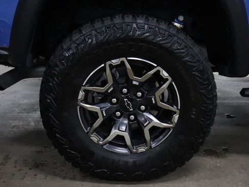 Used 2025 Chevrolet Colorado ZR2 w/ Technology Package AWD/4WD image 39