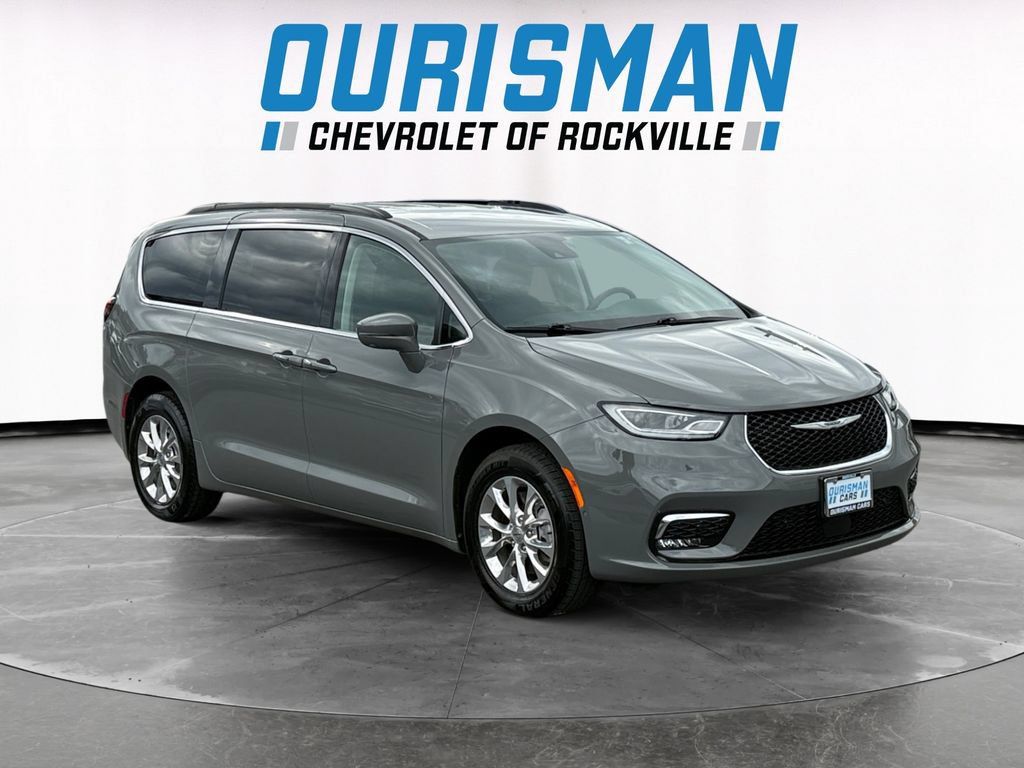 Used 2022 Chrysler Pacifica Touring-L w/ Uconnect Theater Family Group AWD/4WD image 1