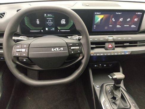 Used 2025 Kia K4 FWD image 22
