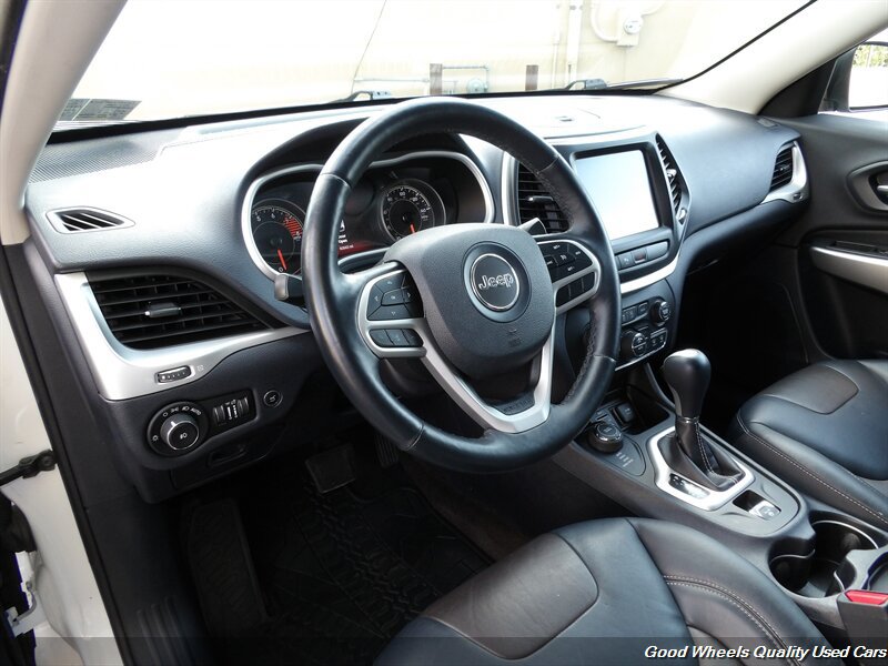 Used 2018 Jeep Cherokee Limited AWD/4WD image 10