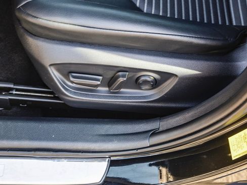 Certified 2023 Toyota Camry SE image 24