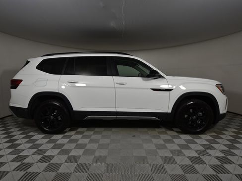 New 2025 Volkswagen Atlas Peak Edition SE image 8