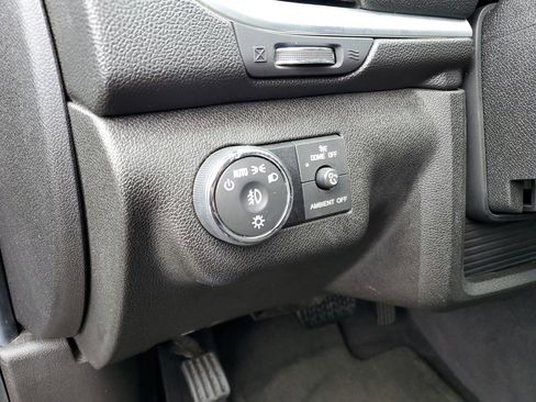 Used 2015 Chevrolet Traverse LT w/ Style and Technology Package image 9