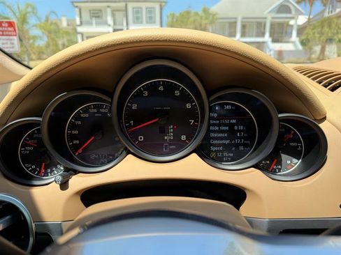 Used 2017 Porsche Cayenne Platinum Edition AWD/4WD image 26