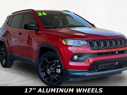 Used 2026 Jeep Compass Latitude image 3