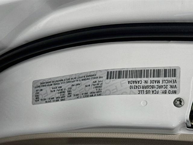 Used 2024 Chrysler Pacifica Touring-L FWD image 31