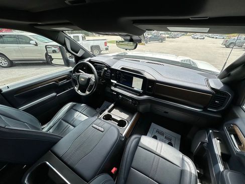Used 2024 Chevrolet Silverado 2500 High Country w/ High Country Premium Package AWD/4WD image 12