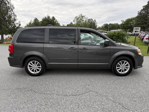 Used 2016 Dodge Grand Caravan SXT FWD image 8