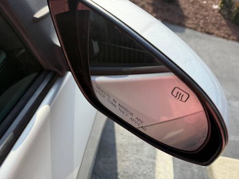 Used 2019 Toyota Corolla LE image 28