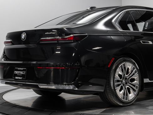 Used 2023 BMW i7 xDrive60 image 14