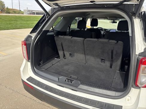 Used 2022 Ford Explorer XLT image 30