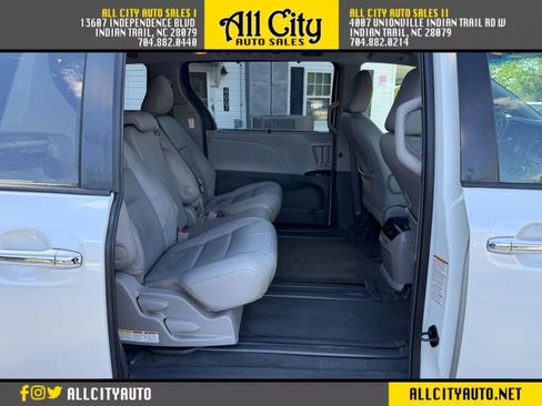 Used 2015 Toyota Sienna XLE Premium FWD image 17