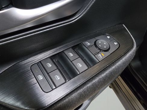 Used 2025 Nissan Kicks SV AWD/4WD image 14