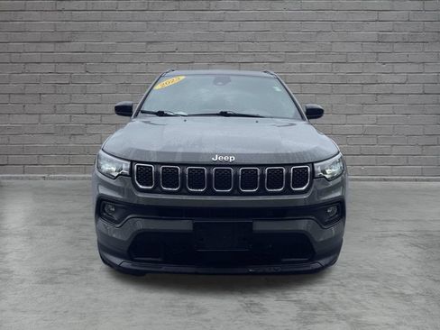 Used 2023 Jeep Compass Latitude AWD/4WD image 2