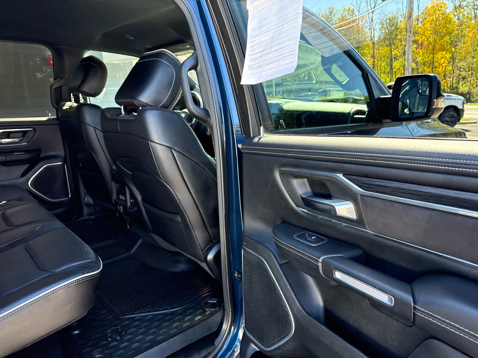 Used 2023 RAM 1500 Laramie AWD/4WD image 18