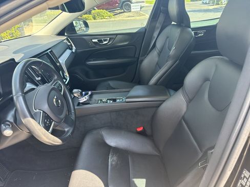Used 2020 Volvo S60 T5 Momentum FWD image 13
