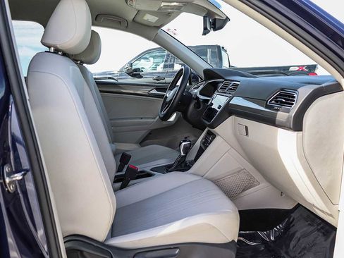 Certified 2022 Volkswagen Tiguan SE image 17