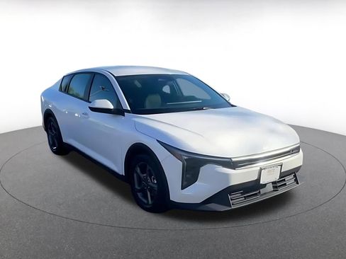 Used 2025 Kia K4 LXS image 3