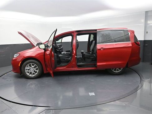 New 2026 Chrysler Pacifica Select image 28