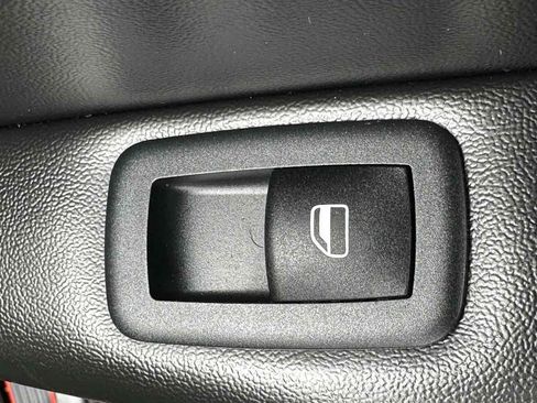 Used 2018 Jeep Grand Cherokee Altitude image 36